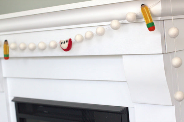 Back to School Apple & Pencil Garland- White