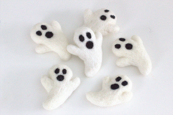 Felt Halloween Ghosts