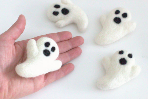 Felt Halloween Ghosts