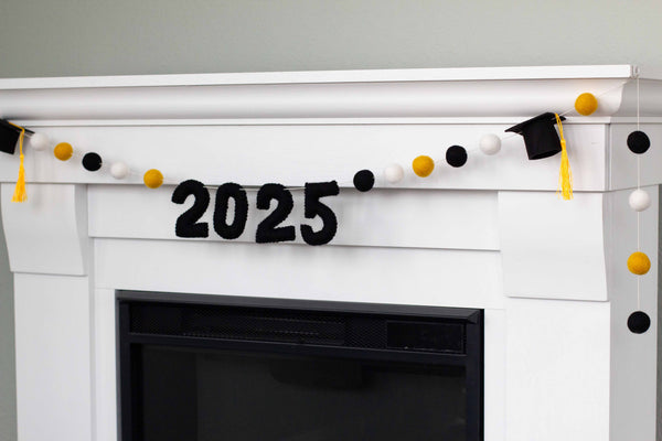 2025 Graduation Garland- Gold, Black, White